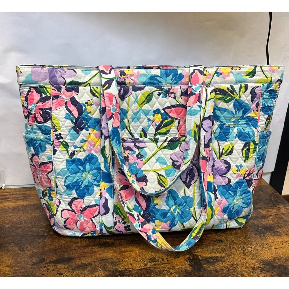 Vera Bradley Marian Floral XL Quilted Zip Top Tote Travel Bag 23 x 15 x 7 Large - Picture 2 of 14